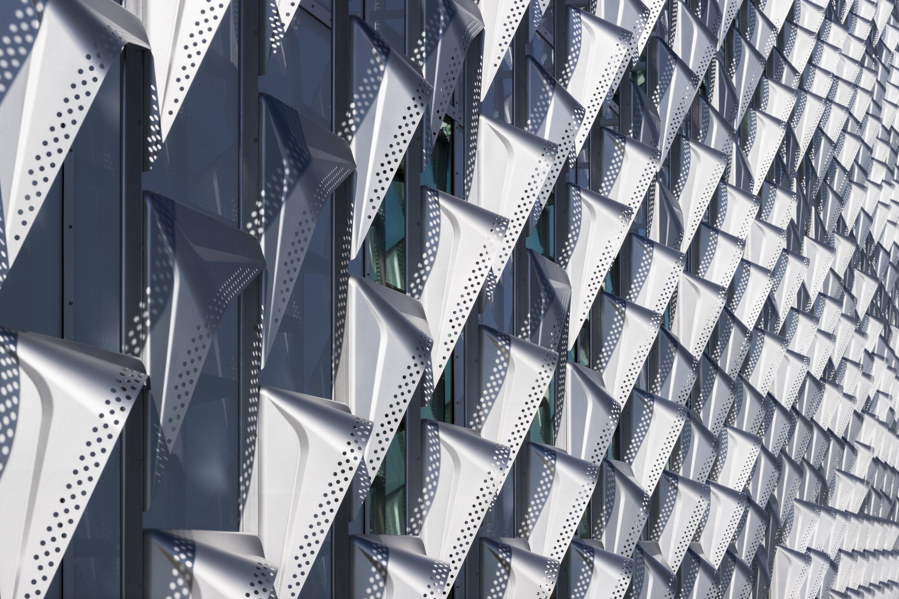 Project by Behnisch Architekturbuero, Harvard University Science and Engineering Complex (SEC). Zoom in on the facade structure.