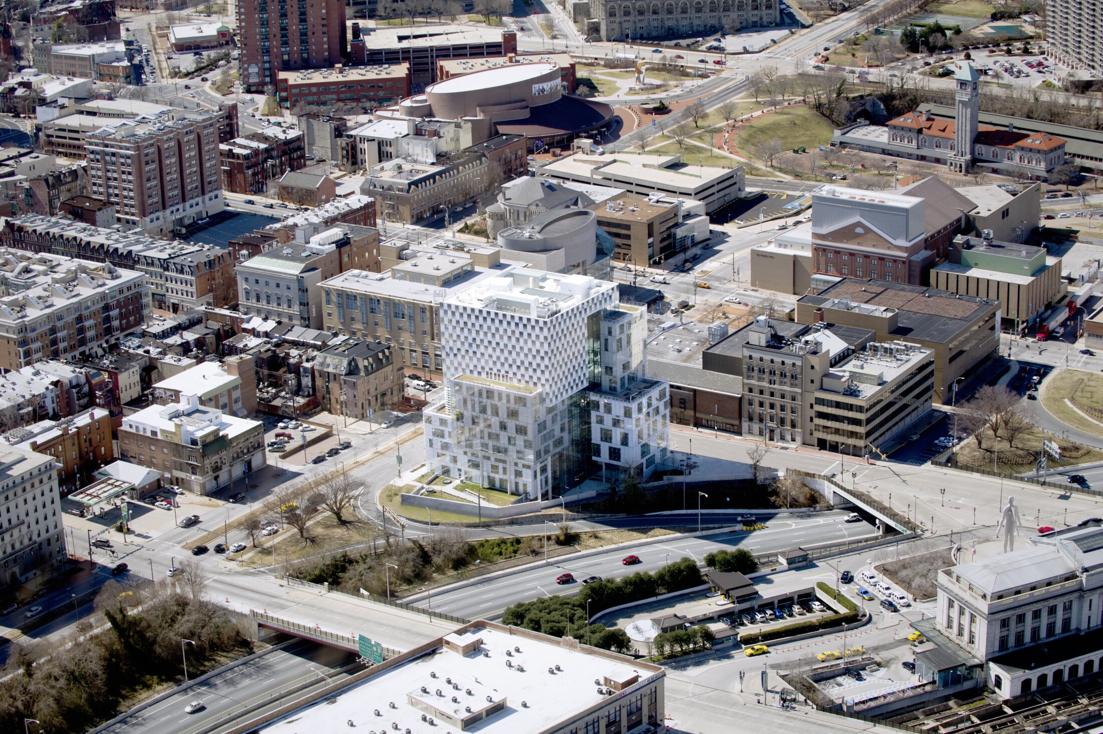 Project by Behnisch Architekturbuero, The John and Frances Angelos Law Center. Aerial view of the building in the context of the surrounding cityscape.