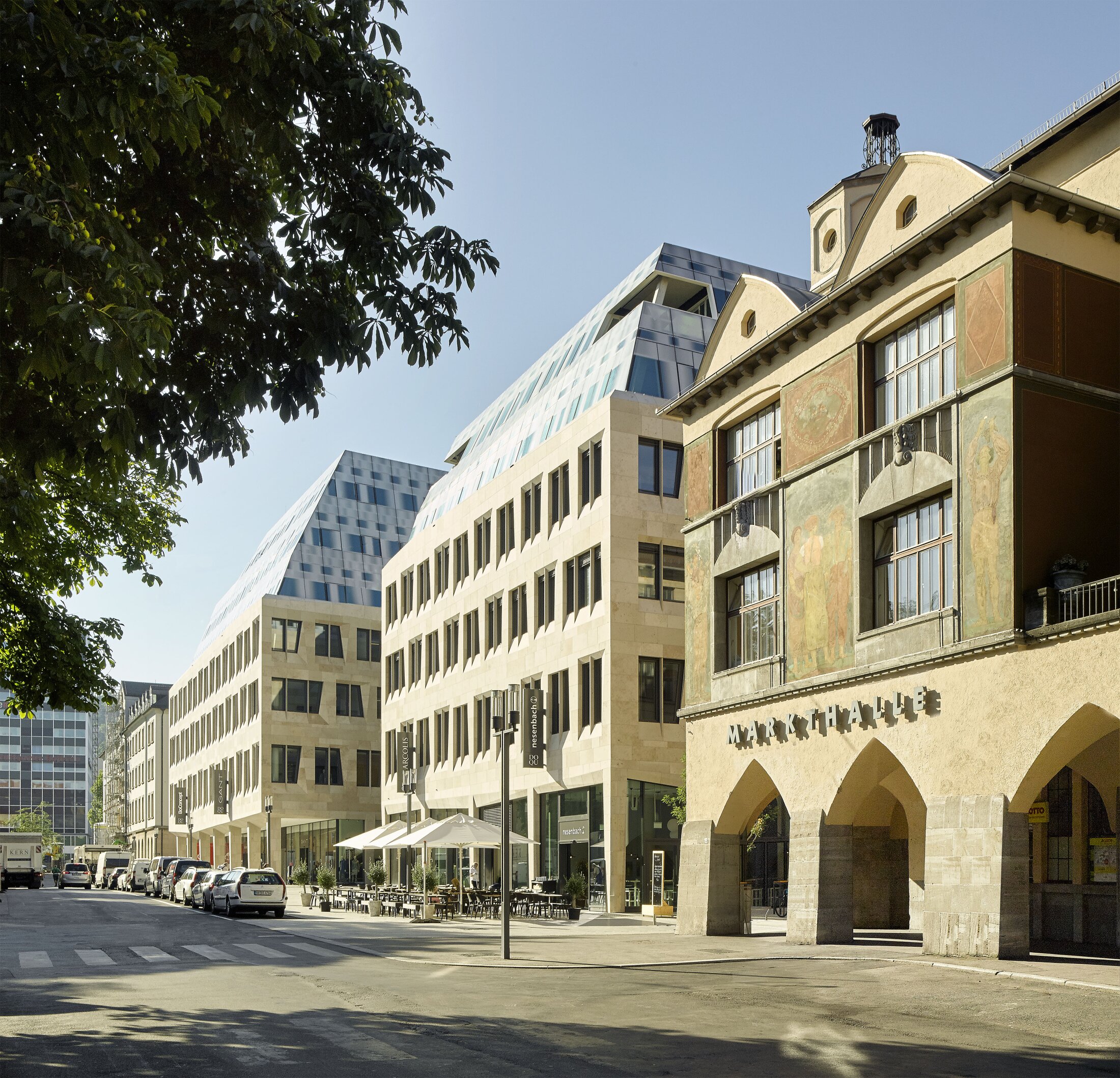 Project by Behnisch Architekturbuero, Dorotheen Quartier. A photograph of the buildings as they blend into and adapt to the cityscape of Stuttgart. The market hall is located to the right.